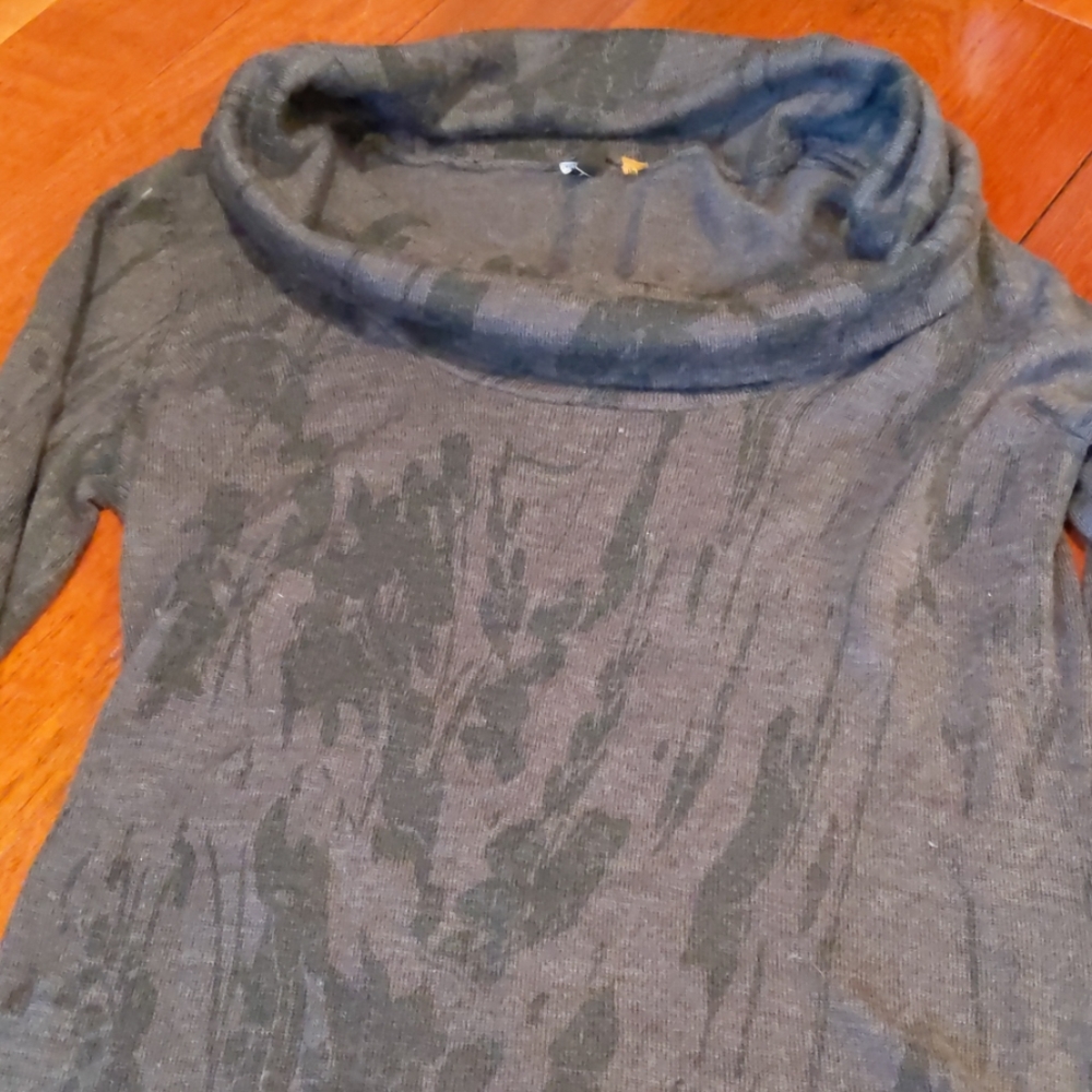 Tahari sweater